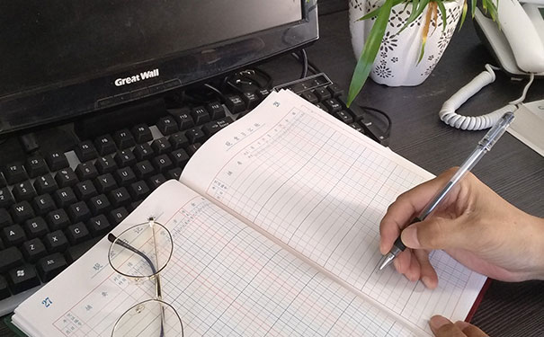 �����ʺͻ����ѵѧУ