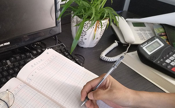 �����ʺͻ����ѵѧУ