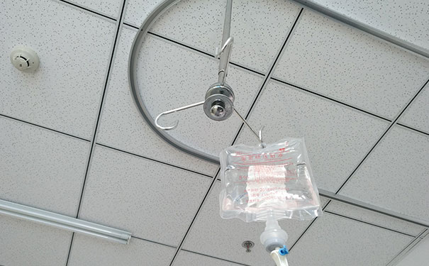 帅气男护士走俏_男护士收入