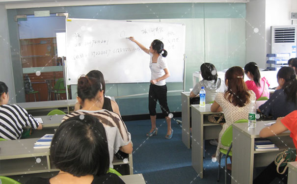 �ƸԺ�������ѵѧУ