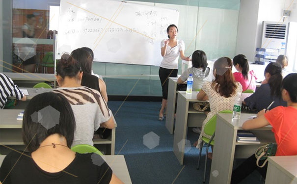 贺州恒企会计培训学校