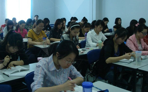 �����ʺͻ��ѧУ