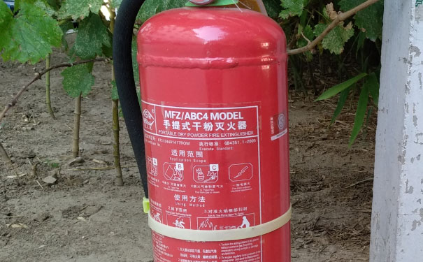 ����һ����������ʦ��ѵ���ĸ���_����Ǯ_��ַ�绰΢��