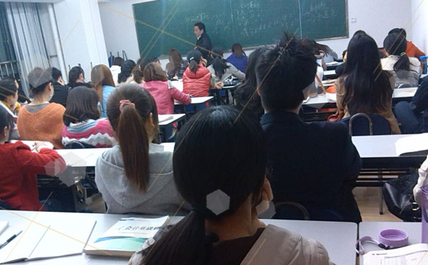 �����ʺͻ��ѧУ