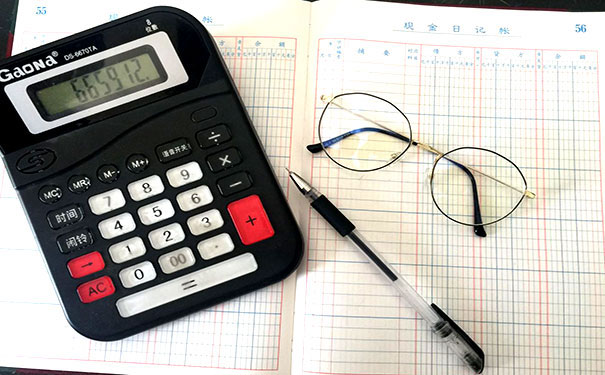 ��ɽ�����ѵѧУ�ĸ���