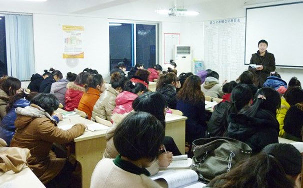 ���ݺ�������ѵѧУ