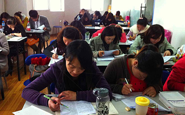 ���ݺ�������ѵѧУ