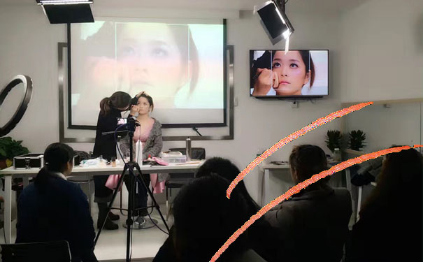 武汉彩妆培训学校哪家好_学期学费_地址