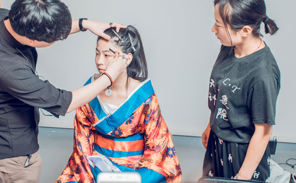 沧州蓝天美容美发化妆学校