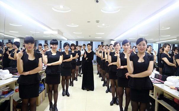 �����������ѧ��ױ����Ҫ����Ǯ��