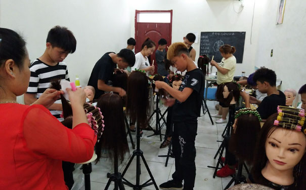 德州美发学校排名_学期学费_学校地址