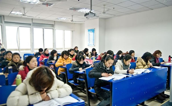 郫县会计培训班招生对象_学期学费_地址