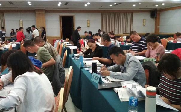 �ຣһ������ʦ��ѵ�ļҺ�?ѧ�Ѷ���? 