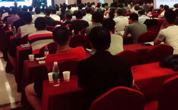 ������·����ʦ��ѵѧУ