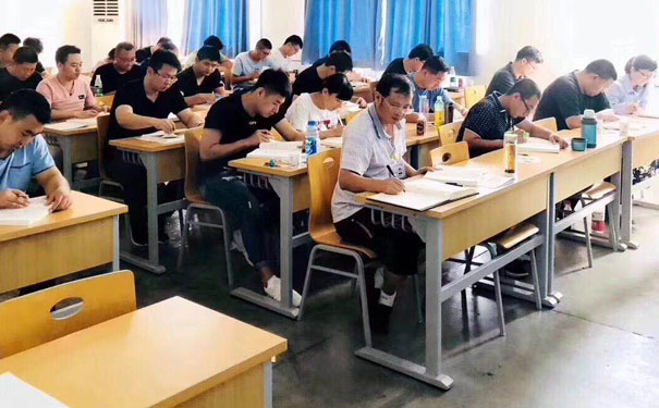 扬州二级建造师一般月收入