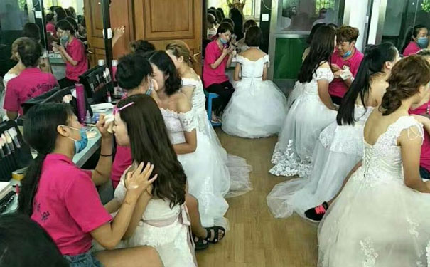 保定学化妆哪里好?学费多少?