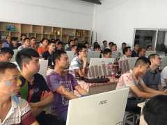 ��ݸ���������ѵ��������/