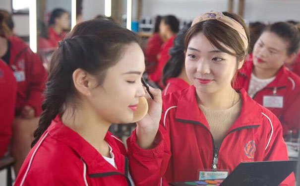 保定化妆师培训班价格_报名条件_学校地址
