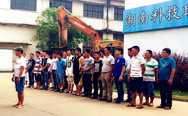 ��ɳ�ھ����ѵѧУ