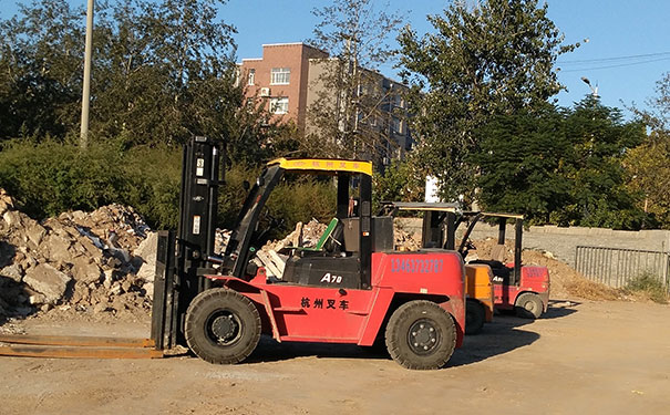 西安雁塔区叉车培训要多少钱_学多久_报名条件