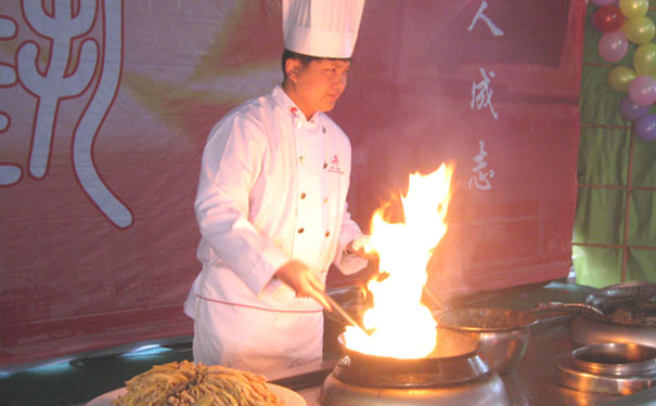 虎振厨师技校学费多少