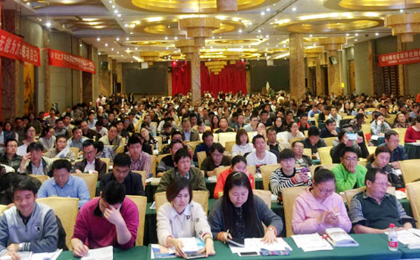 ����һ����������ʦ��ѵ���ĸ���_����Ǯ_��ַ�绰΢��