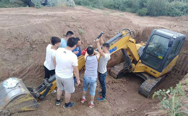 西安现代挖掘机培训学校