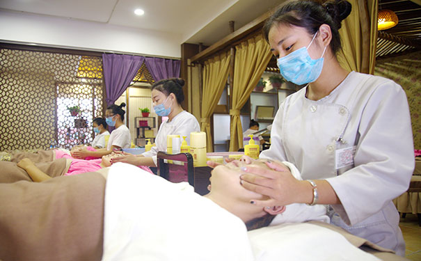 ����ѧ���ݵ��ļ�ѧУ�ȽϺã���ַ�����