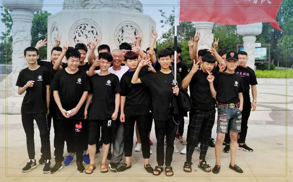 ΢ɽ������ѵѧУ�ļҺ� - ѧ�Ѷ���Ǯ