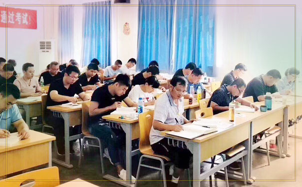 ���һ����������ʦ��ѵ���ĸ��� - ����Ǯ - ��ַ�绰΢��