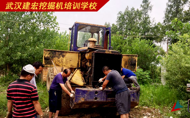 宜昌挖掘机培训学校哪家好 - 学费多少钱 宜昌挖掘机培训学校哪家好 - 学费多少钱