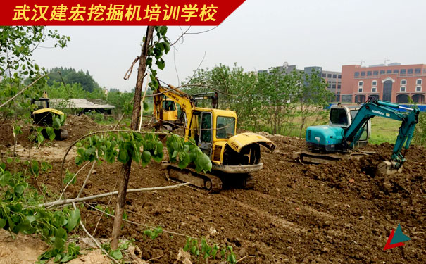 襄阳挖掘机培训学校哪家好 - 学费多少钱 襄阳挖掘机培训学校哪家好 - 学费多少钱