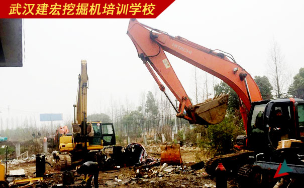 鄂州挖掘机培训学校哪家好 - 学费多少钱 鄂州挖掘机培训学校哪家好 - 学费多少钱