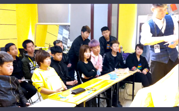 ��ұ������ѵѧУ�ļҺ� - ѧ�Ѷ���Ǯ