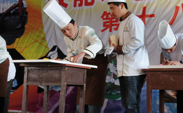顺平厨师培训学校哪家好-学费多少钱-学多久