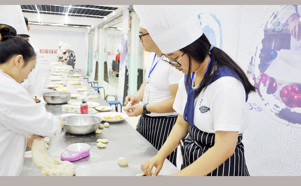 即墨厨师培训学校哪家好-学费多少钱-学多久