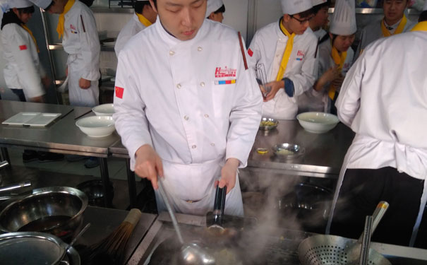 杭州西湖区厨师培训学校哪家好-学费多少钱-学多久