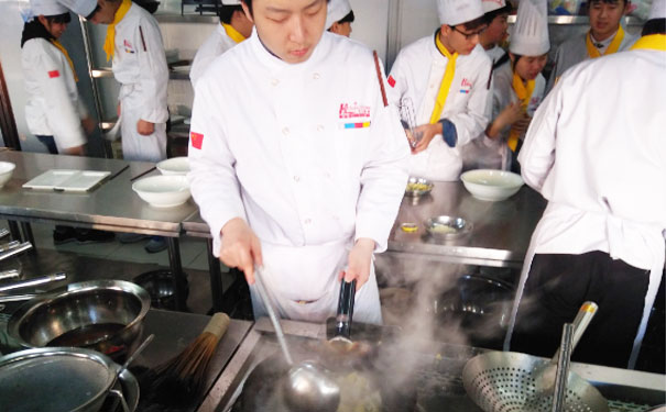 杭州滨江区厨师培训学校哪家好-学费多少钱-学多久