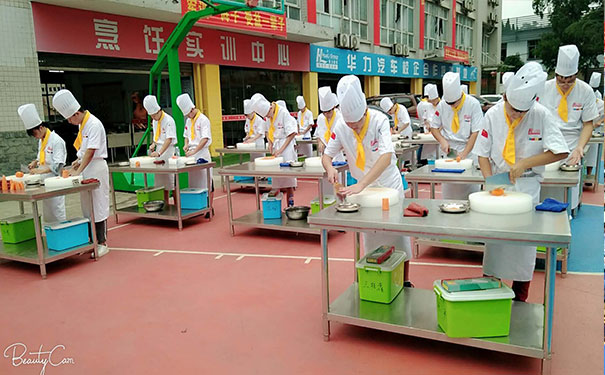 杭州富阳区厨师培训学校哪家好-学费多少钱-学多久