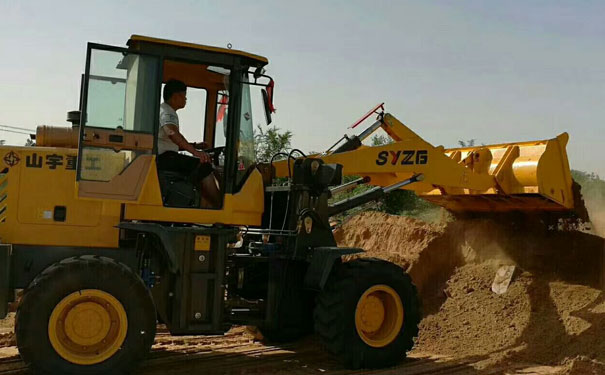 ���װ�ػ���ѵѧУ�ĸ��� - ���������ѵ�����Ǯ