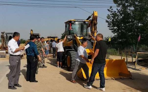 ����װ�ػ���ѵѧУ�ĸ��� - ���ܲ�����ѵ�����Ǯ