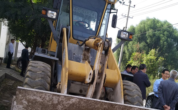 ��ƽװ�ػ���ѵѧУ�ĸ��� - ��ƽ������ѵ�����Ǯ