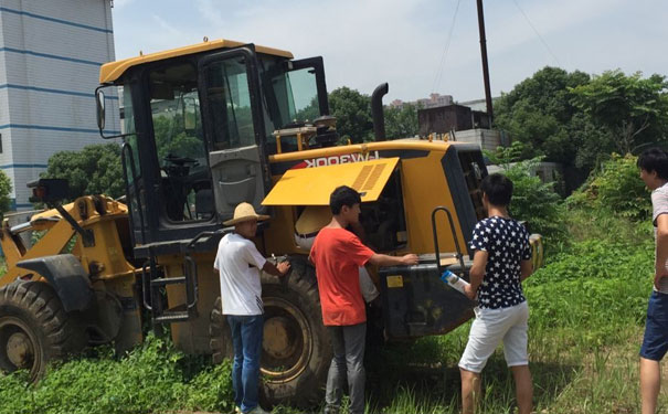 �人װ�ػ���ѵѧУ�ĸ��� - �人������ѵ�����Ǯ