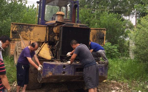 ��ʯװ�ػ���ѵѧУ�ĸ��� - ��ʯ������ѵ�����Ǯ