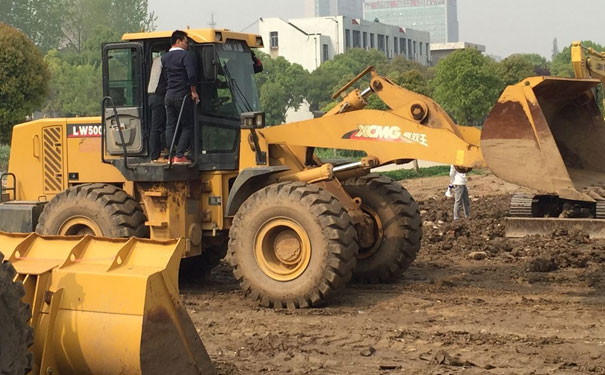 ʮ��װ�ػ���ѵѧУ�ĸ��� - ʮ�߲�����ѵ�����Ǯ