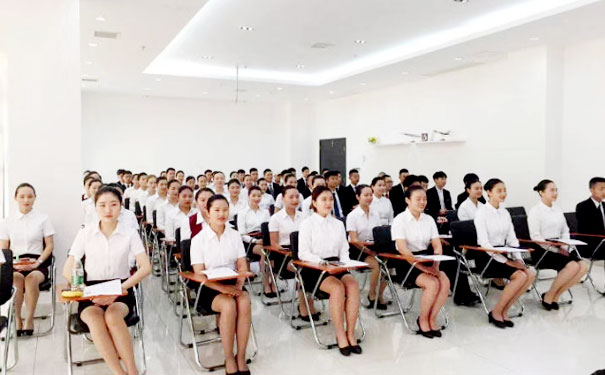 赤峰罗亚美容美发培训学校