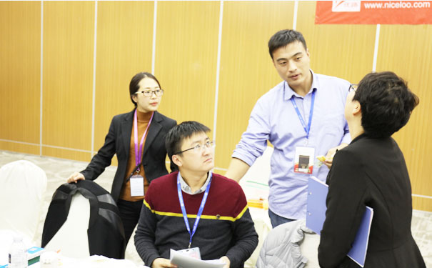 ������ѯ����ʦ��ѵ�ļҺ� - �۸����Ǯ