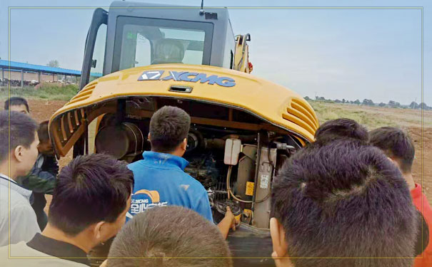 西安未央区挖掘机培训学校哪家好 - 学费多少钱