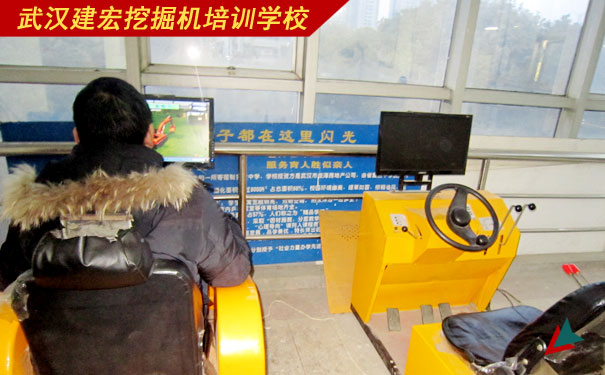 丹江口挖掘机培训学校哪家好 - 学费多少钱