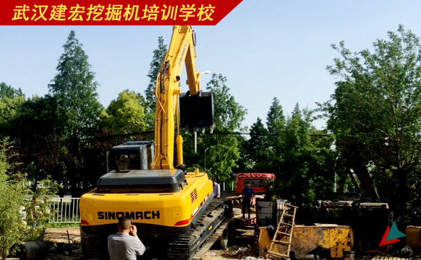 枝江挖掘机培训学校哪家好 - 学费多少钱